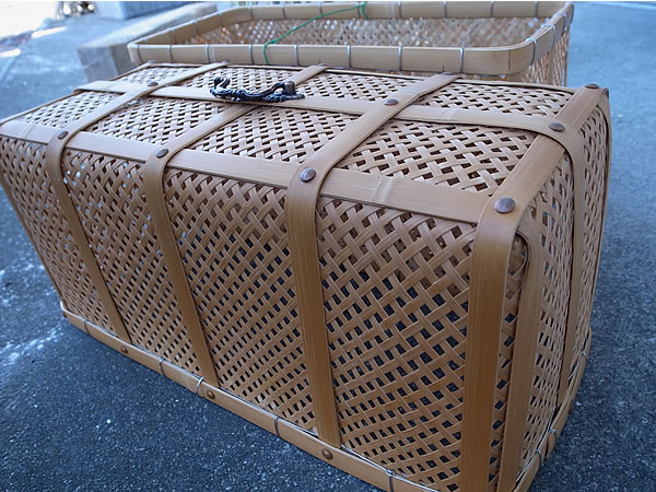 軍鶏籠 - 竹虎四代目がゆく！